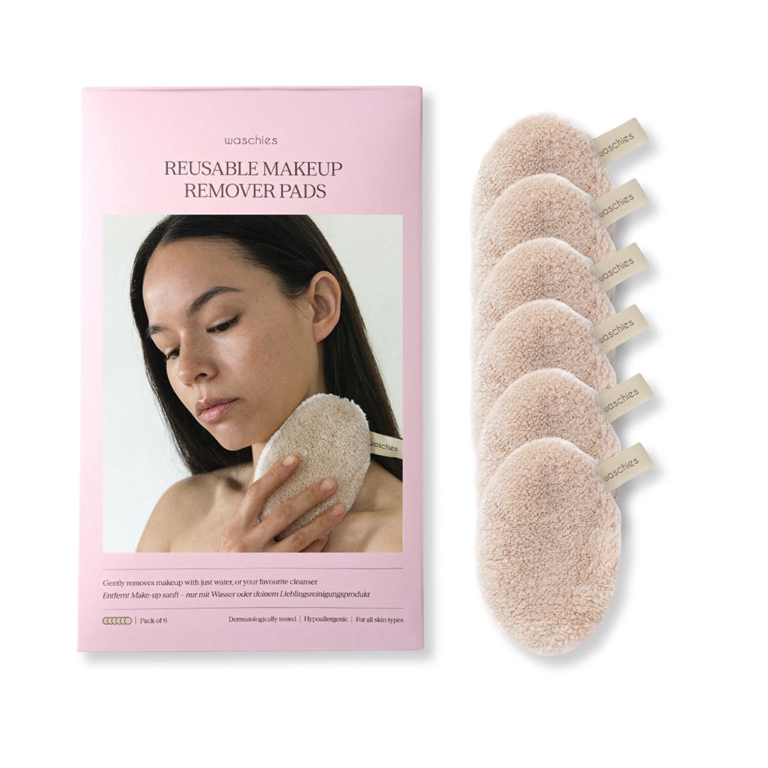 Verpackung mit Abschminkpads. Text: Waschies Reusable Makeup Remover Pads. Frau verwendet Pad. Dermatologisch getestet. Für alle Hauttypen.