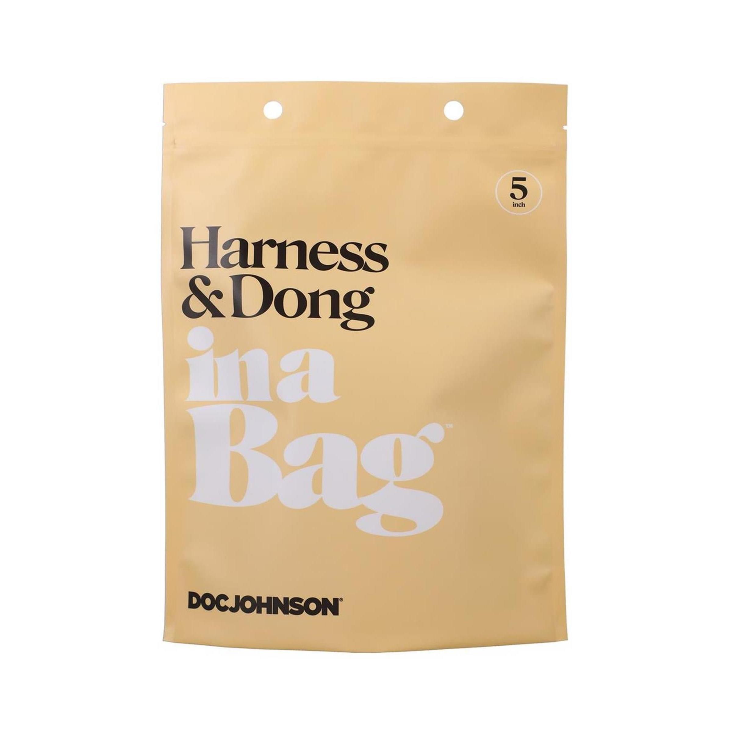 Beige Verpackung mit Aufdruck "Harness & Dong in a Bag" und "DOC JOHNSON". Enthält 5 Stück.