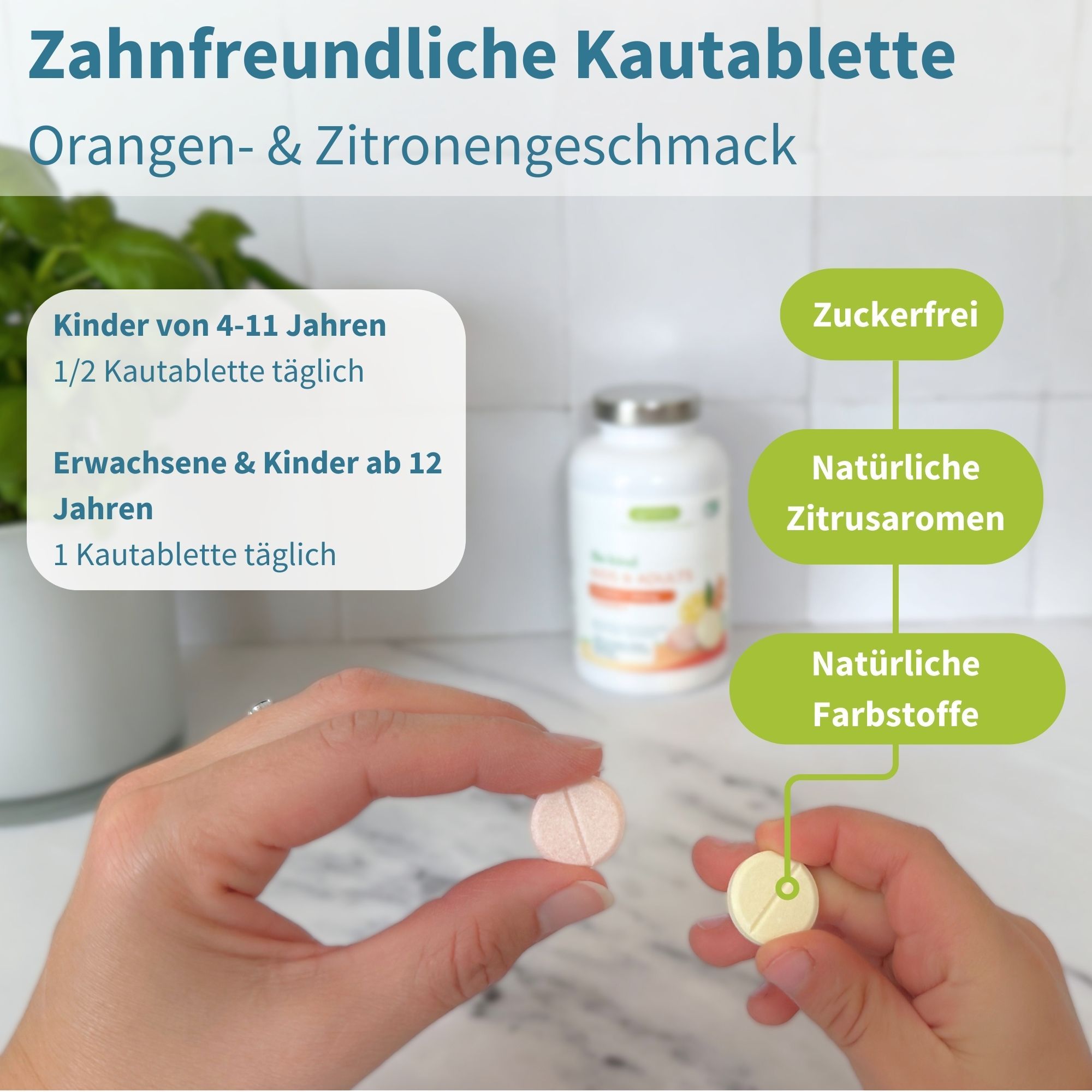 Hände halten Kautabletten. Flasche im Hintergrund. Text: Zahnfreundliche Kautablette, Orangen- & Zitronengeschmack. Zuckerfrei, natürliche Citrusaromen, natürliche Farbstoffe.