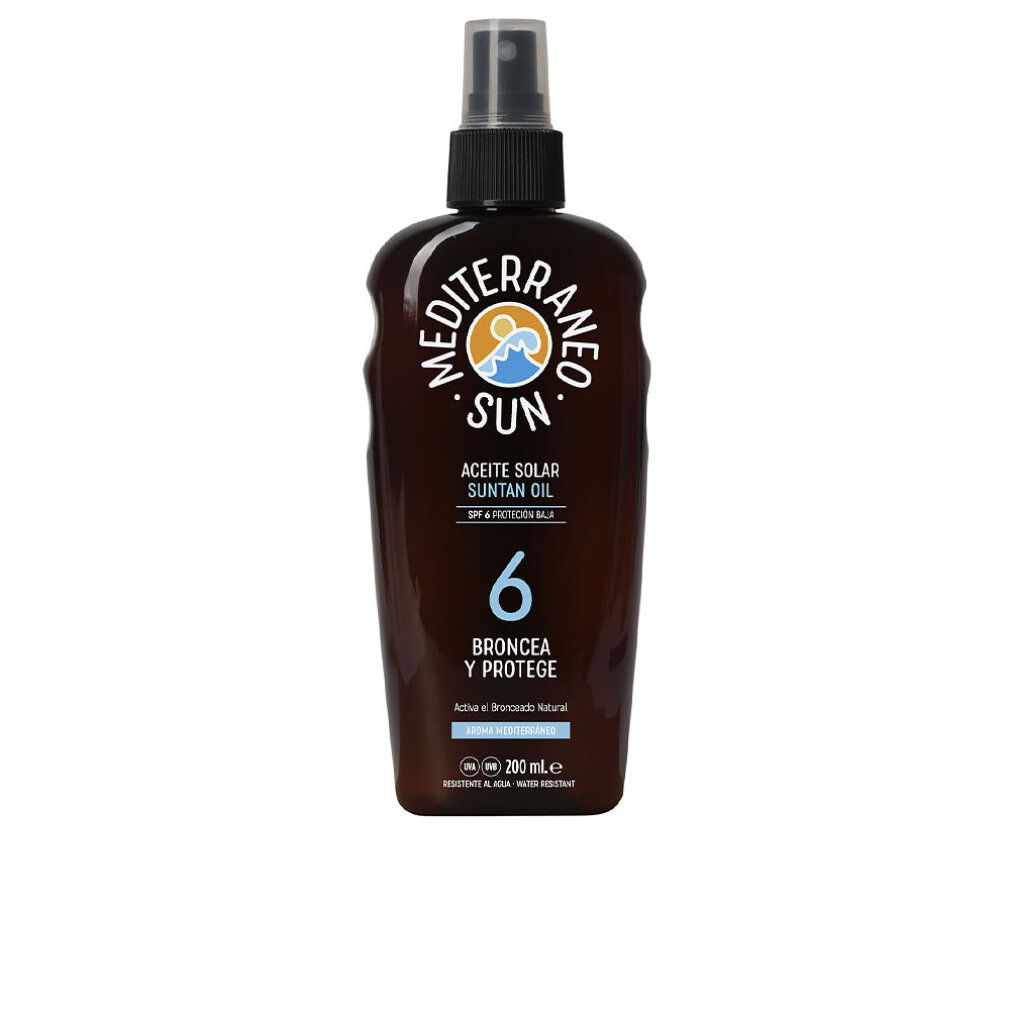 Braune Flasche mit Sprühkopf. Aufschrift: Mediterraneo Sun, Aceite Solar Suntan Oil, 6, Broncea y Protege. SPF 6.