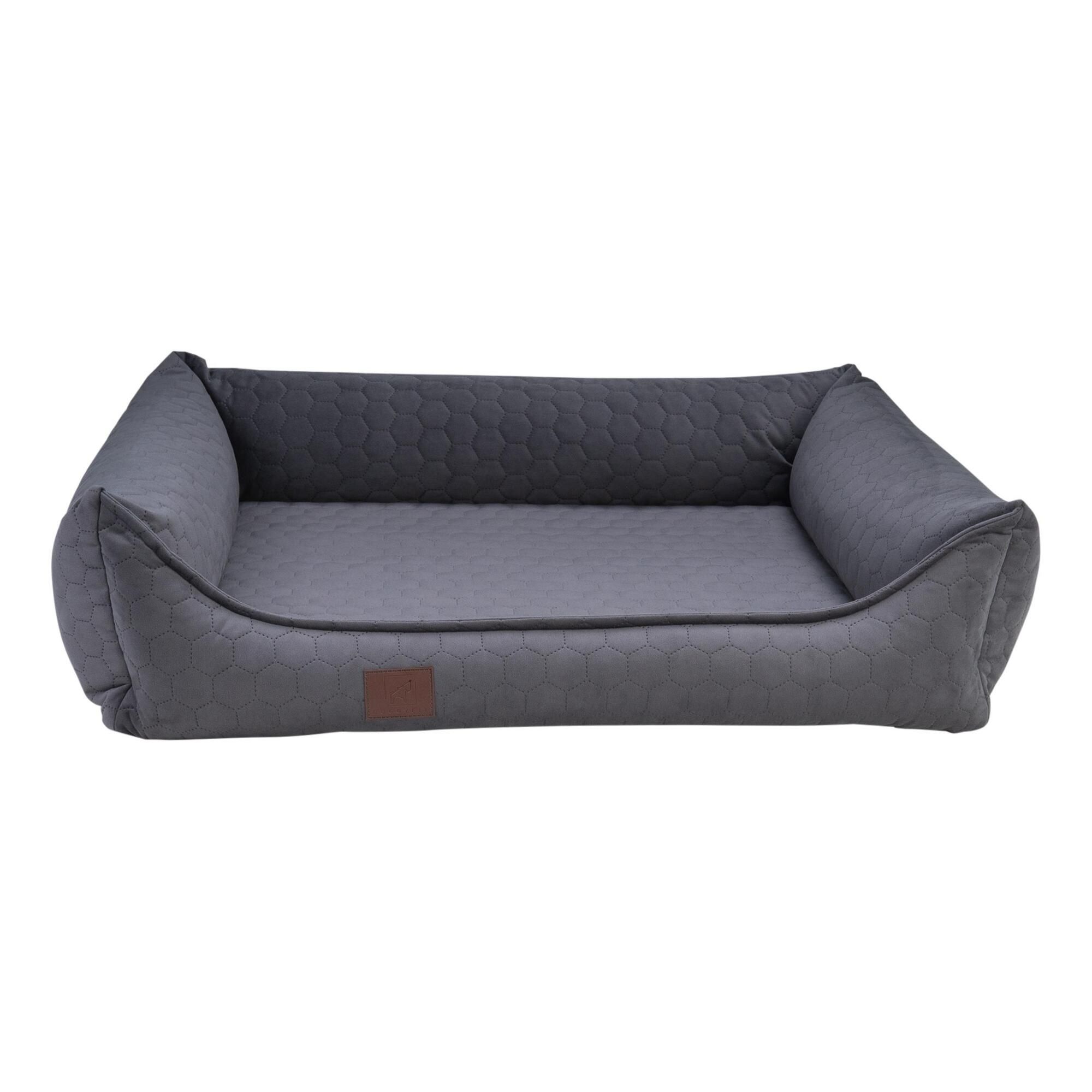 Dunkelgraues Hundebett, Velours. Eckige Form, niedrige Seitenwände. Braunes Label. Geprägtes Muster.