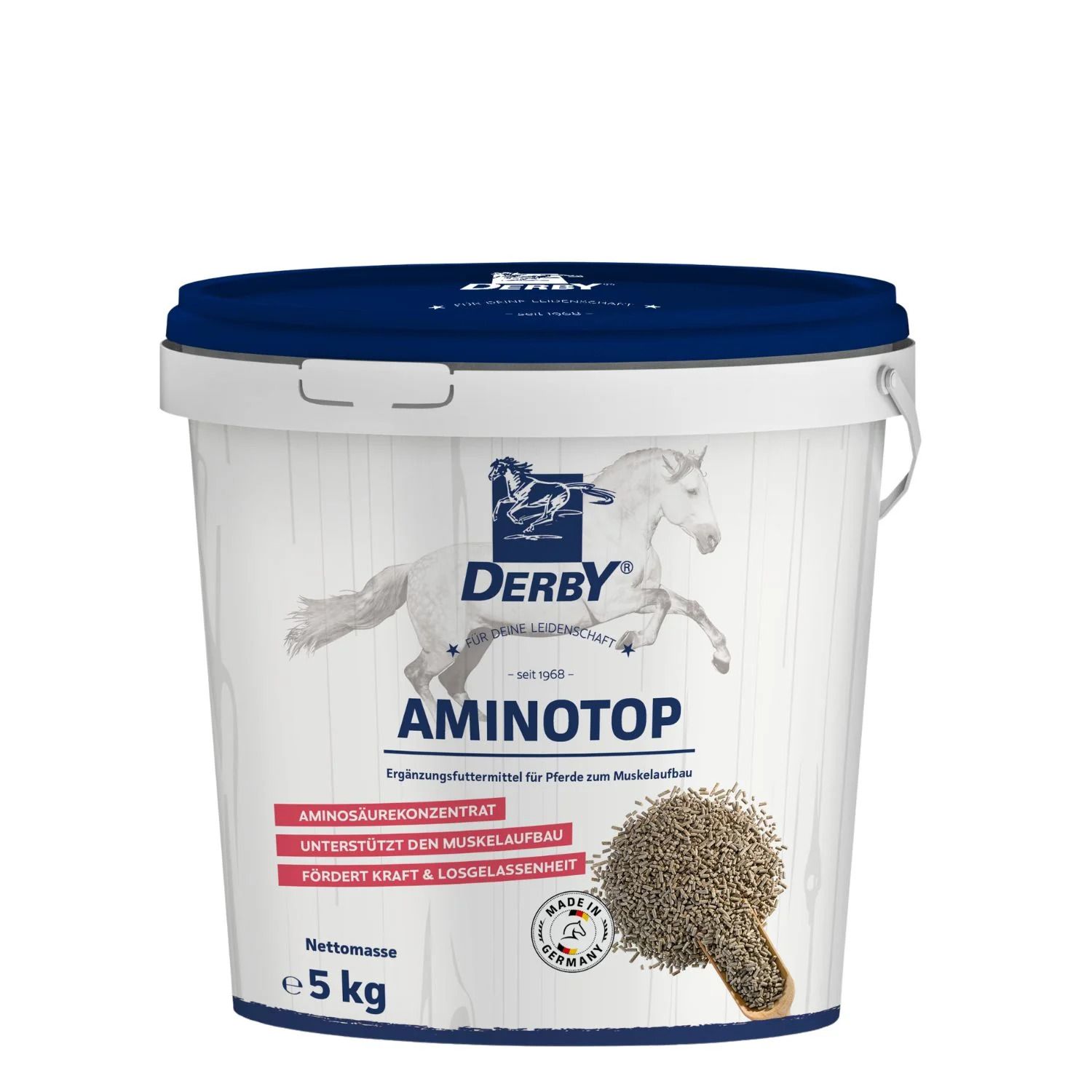 Eimer mit Aminotop-Produkt. Weißer Eimer mit blauem Deckel. Aufschrift: DERBY, AMINOTOP, Aminosäurenkonzentrat, Nettomasse 5 kg. Mit Produktabbildung.