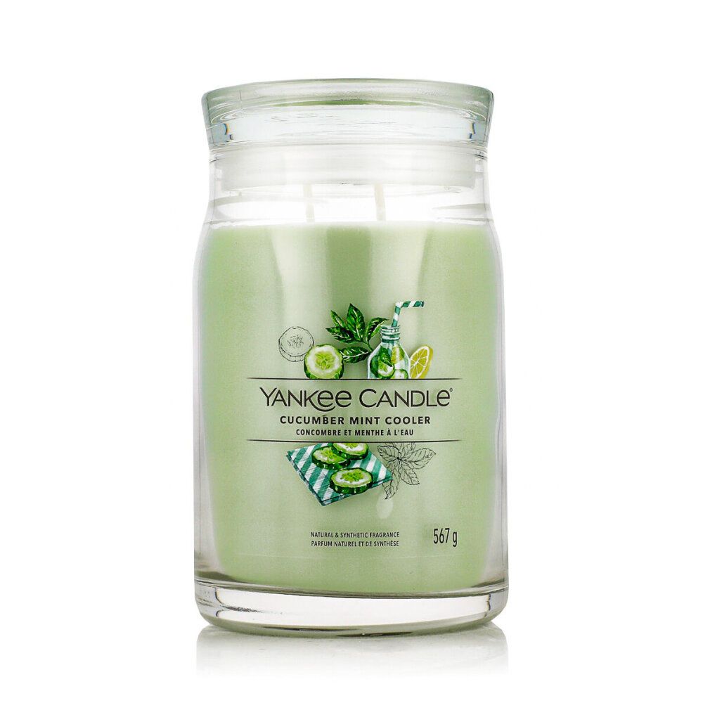 Großes Glas mit Duftkerze. Aufschrift: Cucumber Mint Cooler. Hellgrünes Wachs, Glasdeckel. 567 g.