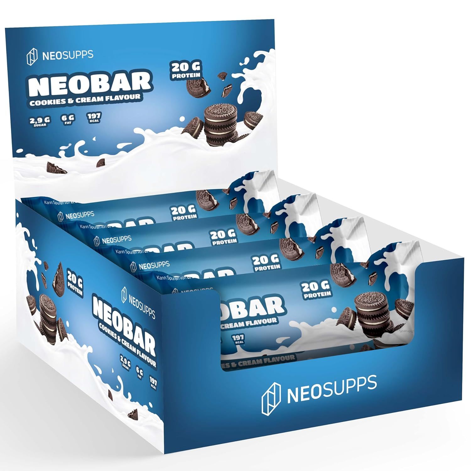 Karton mit NeoBar Proteinriegeln. Aufschrift: NeoBar Cookies & Cream Flavour, 20g Protein. Blaue Verpackung.