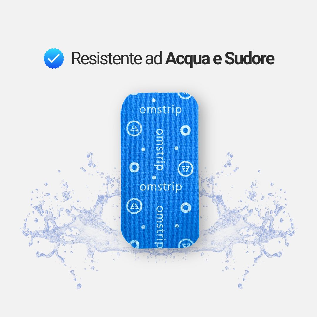 Blaues Omstrip-Pflaster mit Text und Wasser. Text: Resistente ad Acqua e Sudore.