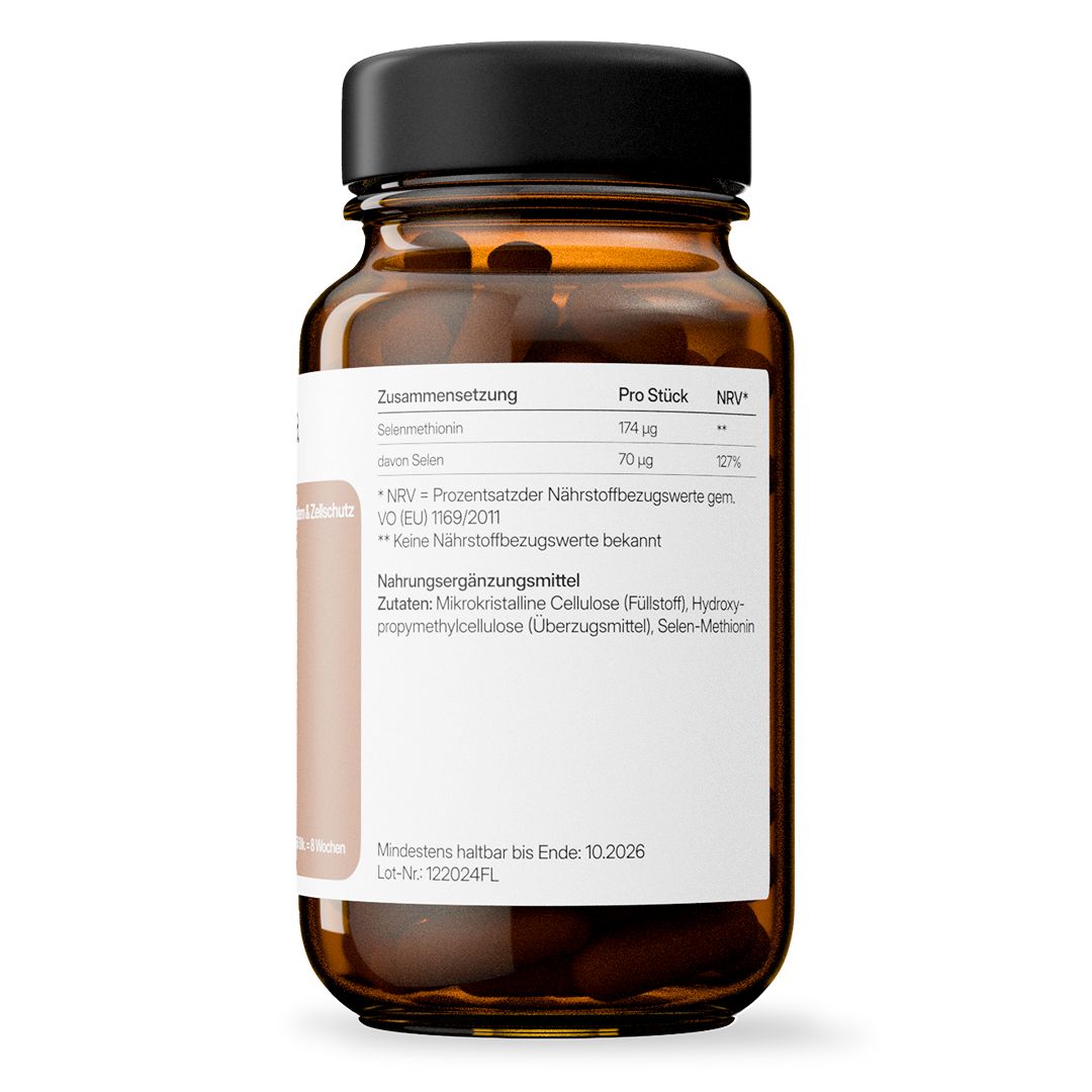 Rückseite einer braunen Glasflasche mit schwarzen Deckel. Etikett mit Nährwertangaben. Text: "Selen 70 μg".