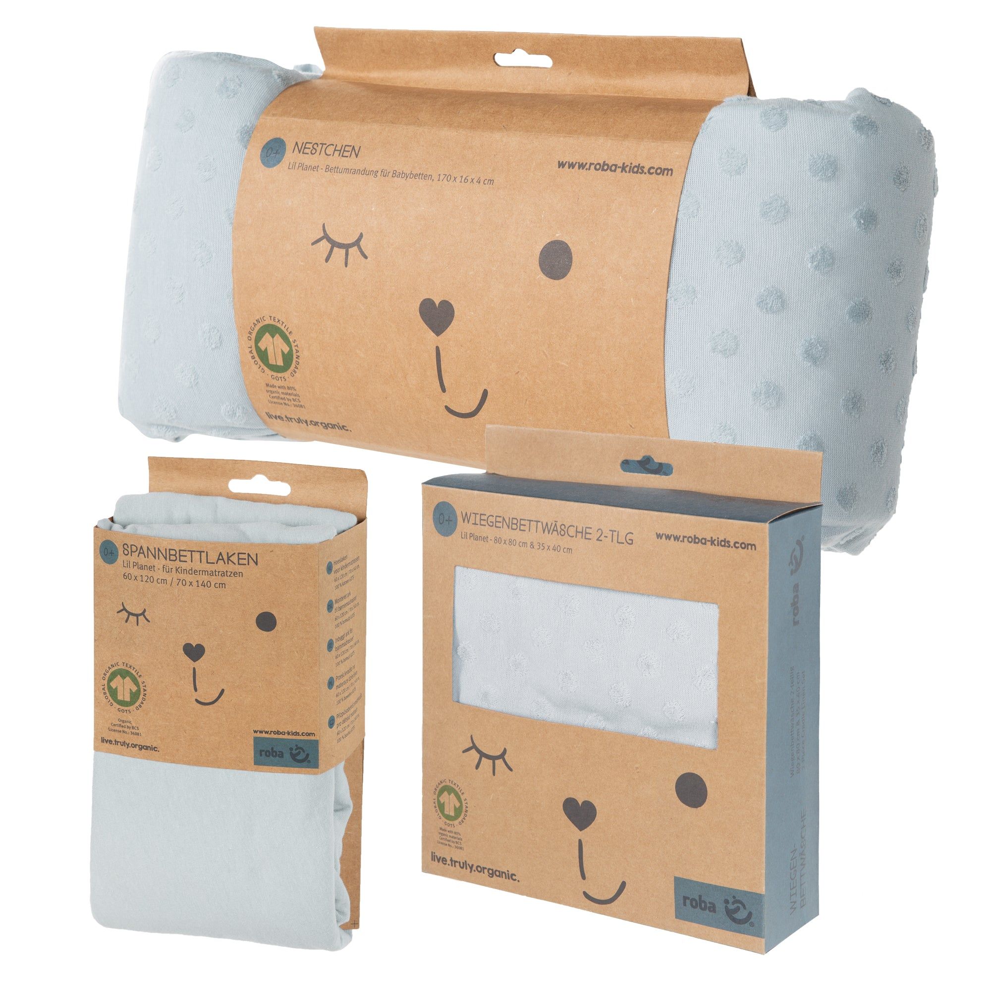 Verpackungen für Babybettwäsche. Nestchen, Spannbettlaken und Bettwäsche-Set. Verpackung mit Bären-Design und Produktnamen.