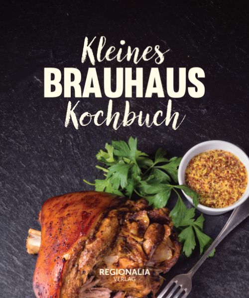 Kochbuch "Kleines Brauhaus Kochbuch" mit gebratenem Fleisch, Senf, Petersilie und Gabel. Verlag Regionalia.