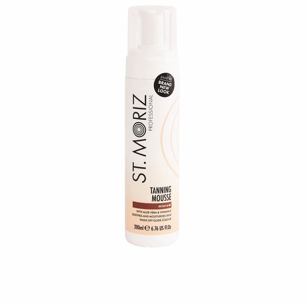 Weiße Flasche mit Sprühkopf. Aufschrift: St. Moriz Professional, Tanning Mousse, Medium. Mit Aloe Vera & Vitamin E. 200ml.