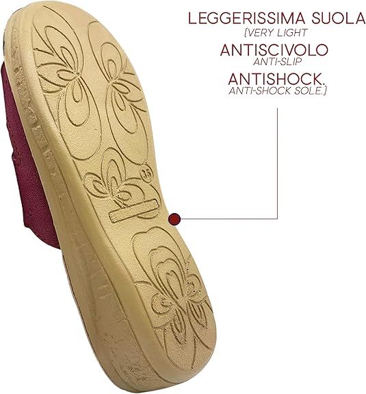 Sandalo rosso con chiusura a strappo. Marchio Sani. Testo 'LEGGERISSIMA SUOLA', 'ANTISCIVOLO' e 'ANTISHOCK'.