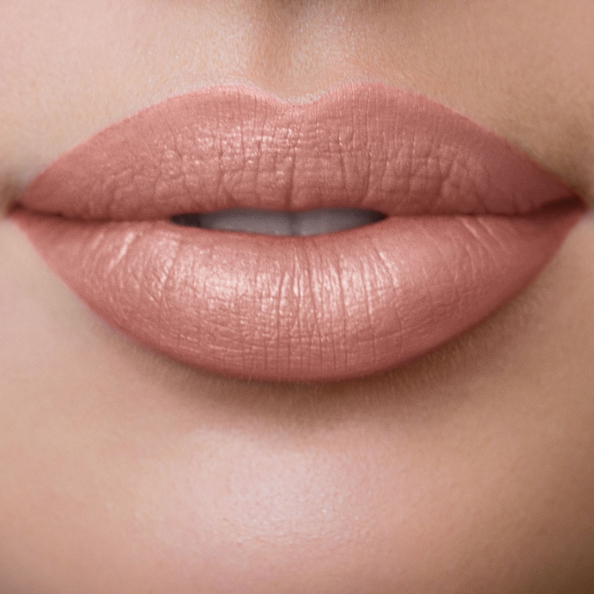 Nahaufnahme von Lippen mit Lippenstift in Vintage Rose.