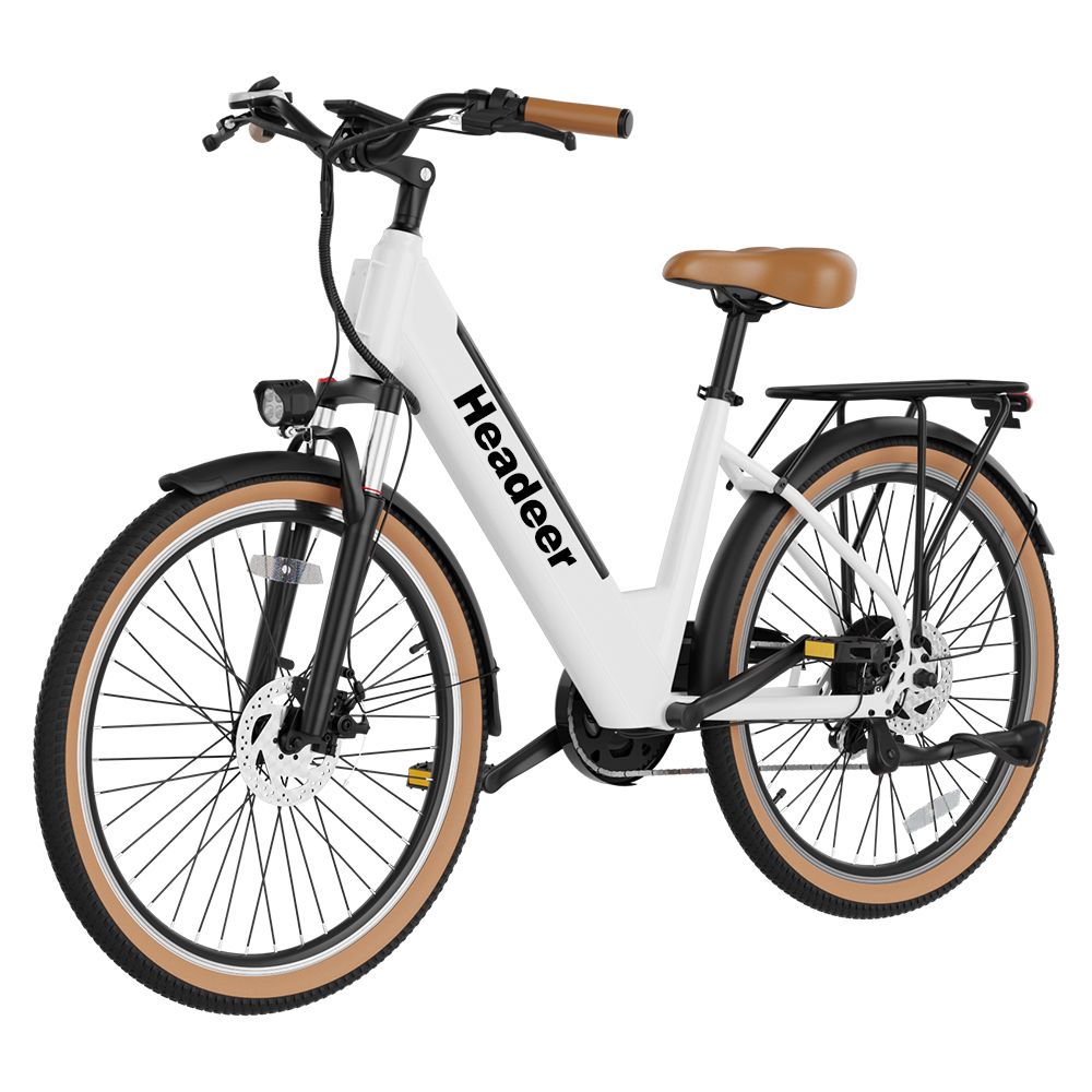 Weißes E-Bike mit braunen Reifen und Sattel. Schwarze Schutzbleche und Gepäckträger. Marke Headeer.