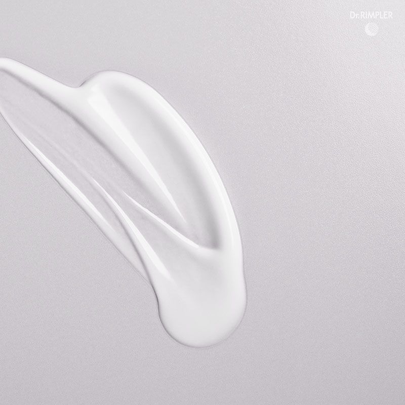 Weißes Creme-Muster auf grauem Hintergrund. Oben rechts: Dr. Rimpler Logo.