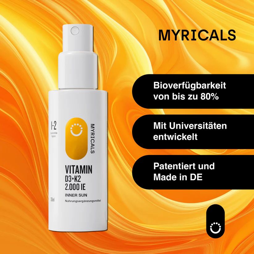 Weißes Spray mit gelbem Etikett. Text: Vitamin D3+K2 2.000 IE. Hintergrund: gelb. Text: Bioverfügbarkeit bis zu 80%.