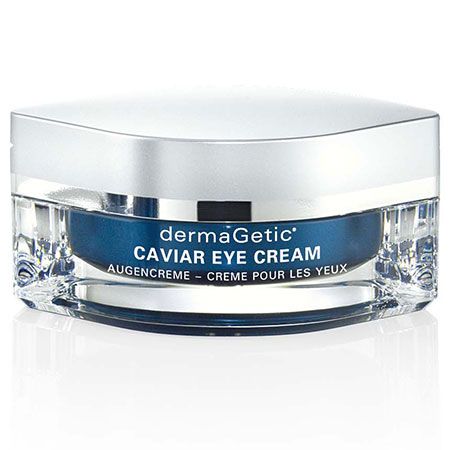 Cremebehälter mit silberfarbenem Deckel. Aufschrift: dermaGetic Caviar Eye Cream. Blaue Creme sichtbar.