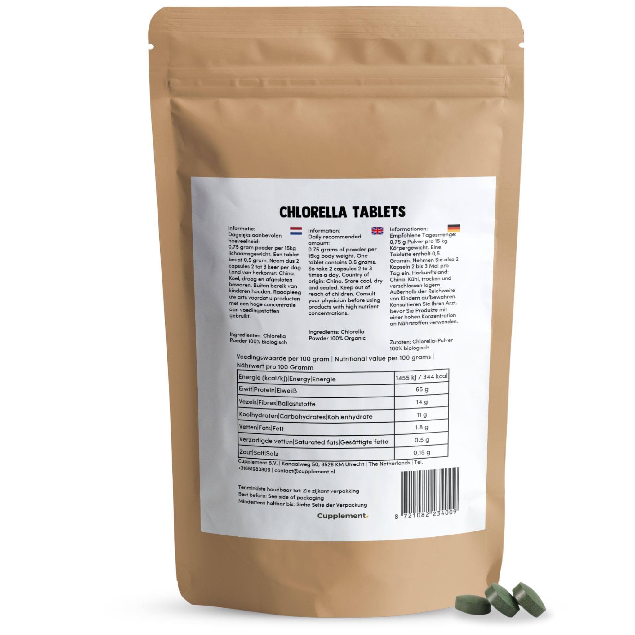 Beutel mit Chlorella-Tabletten. Text: Chlorella Tablets, Nährwertangaben, Zutaten. Einige grüne Tabletten liegen daneben.