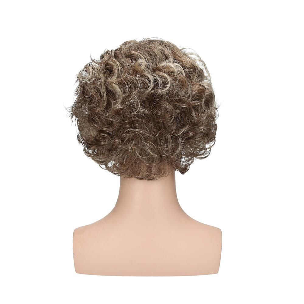 Rückansicht einer Perücke mit lockigem, blond-braun meliertem Haar auf einem Schaufensterkopf.