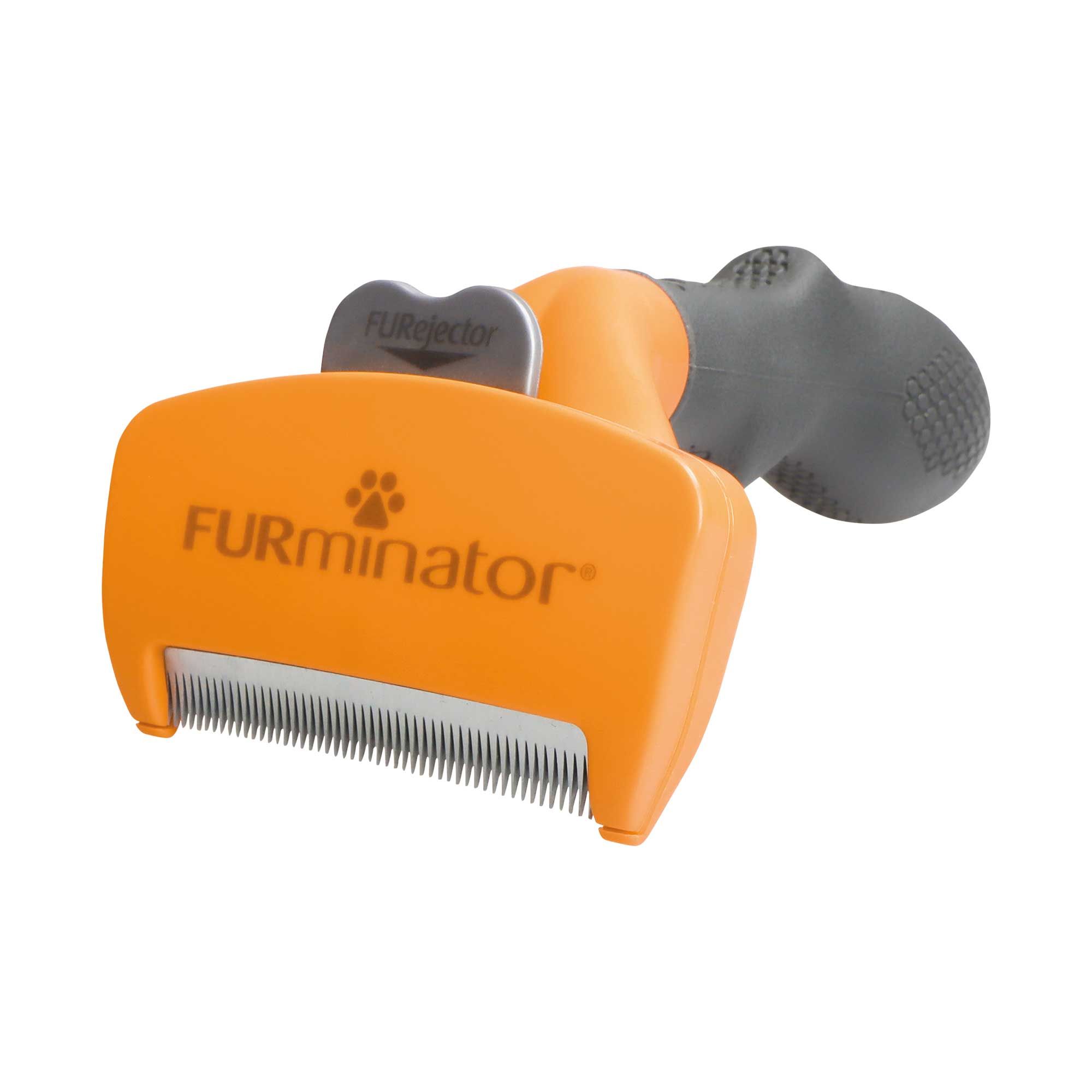 Nahaufnahme eines orangefarbenen Furminator® deShedding-Kamms. Schwarzer Griff, Metallklinge und Markenname deutlich sichtbar.