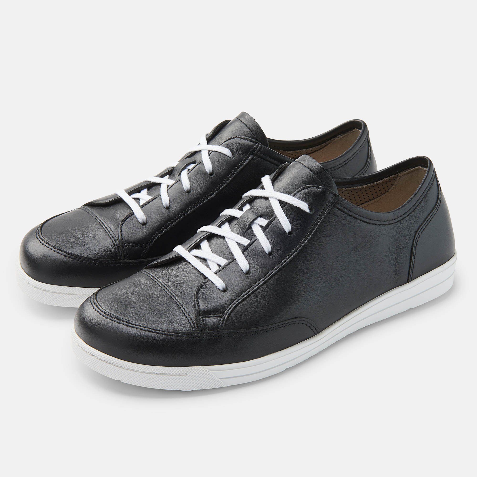 Schwarze BÄR Schuhe Emma 2.0 Damen, Schnürer, breite Weite, weiße Schnürsenkel und Sohle.