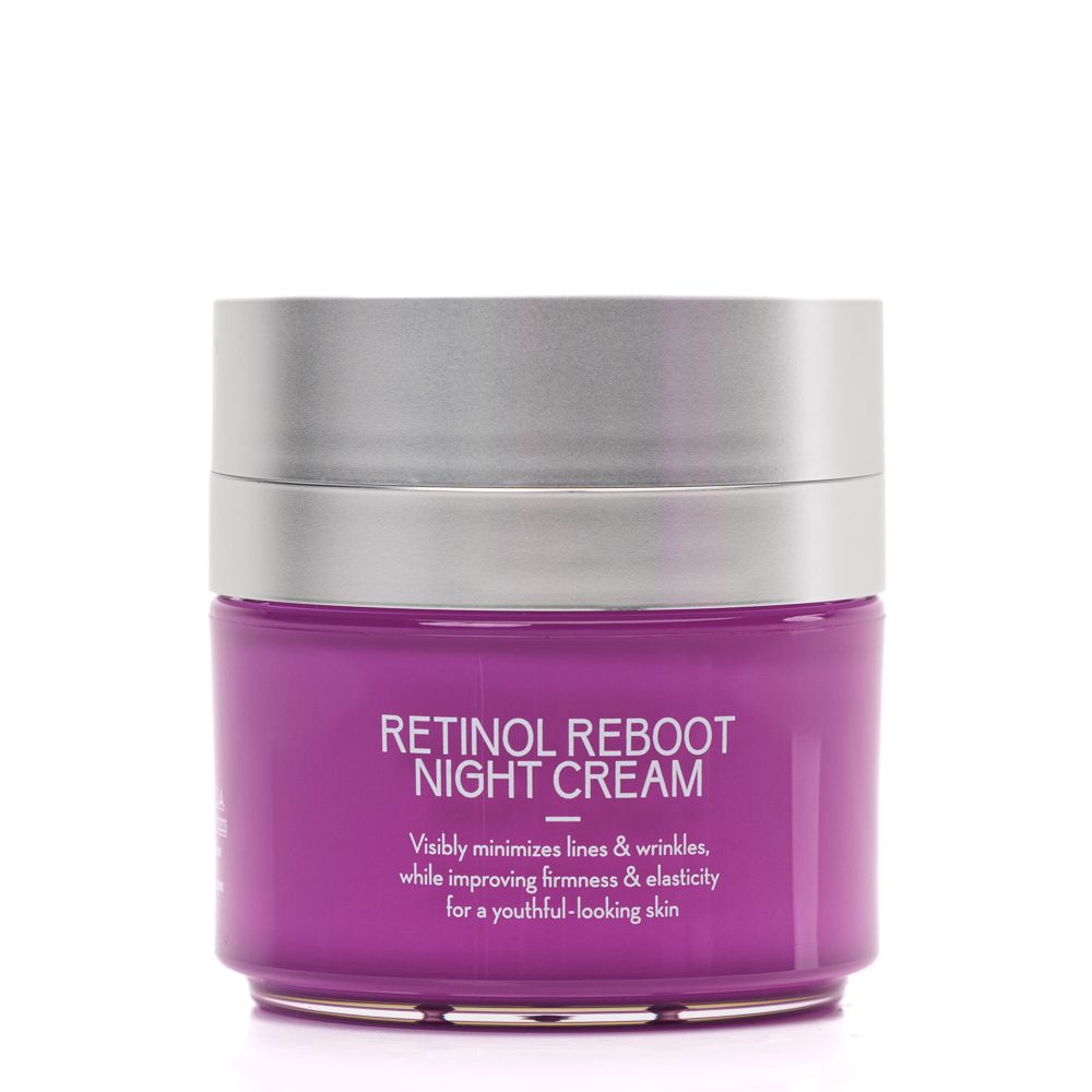 Violettes Cremeglas mit silbernem Deckel. Aufschrift: RETINOL REBOOT NIGHT CREAM. Text: Minimiert Linien & Falten, verbessert die Hautelastizität.