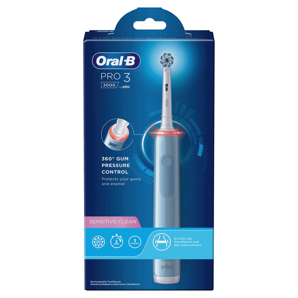 Blaue elektrische Zahnbürste in Verpackung. Auf der Verpackung: Oral-B Pro 3, 360° Zahnfleischschutz, Sensitive Clean.