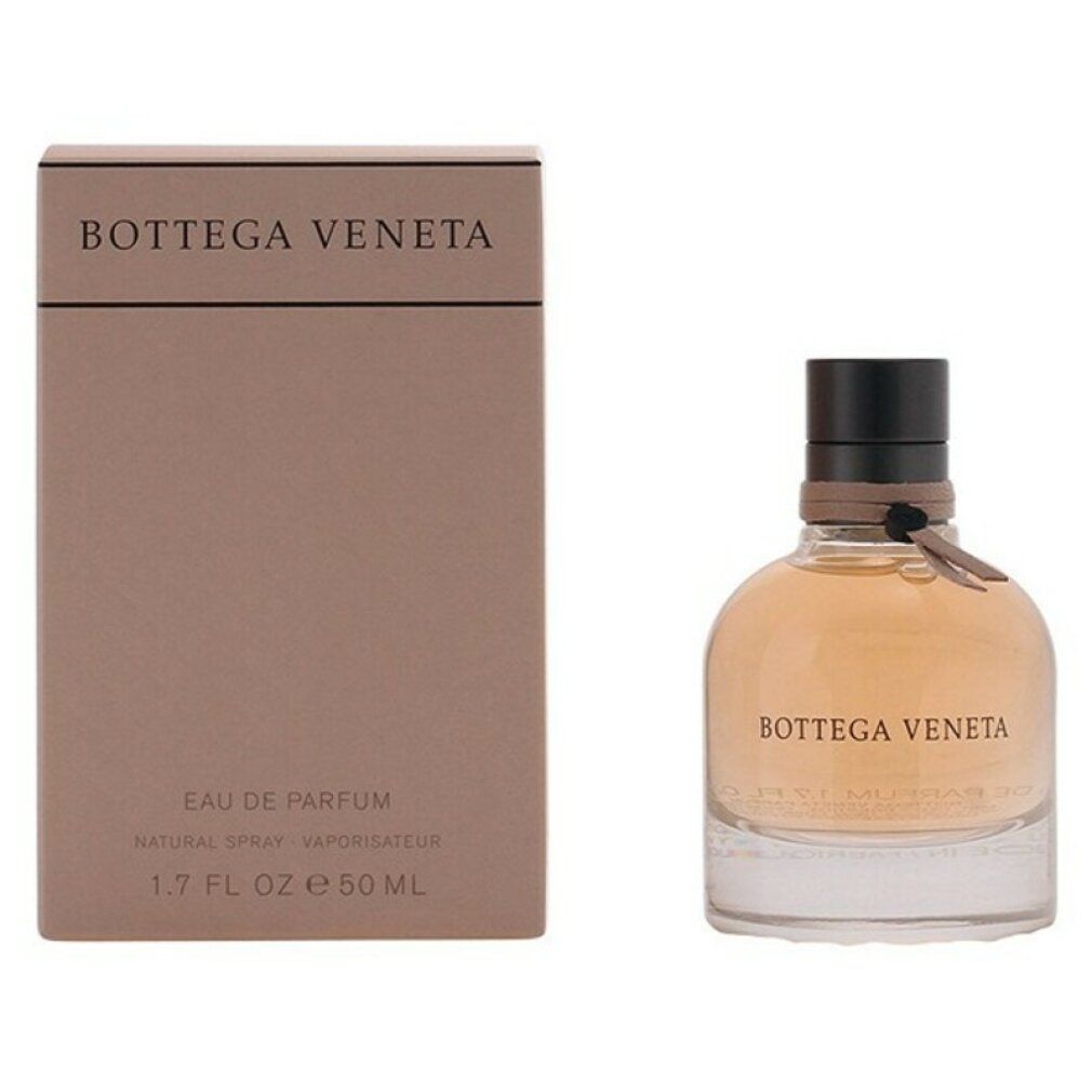 Parfümflasche und Verpackung. Aufschrift: Bottega Veneta, Eau de Parfum. Flasche mit braunem Verschluss. Verpackung in Braun.