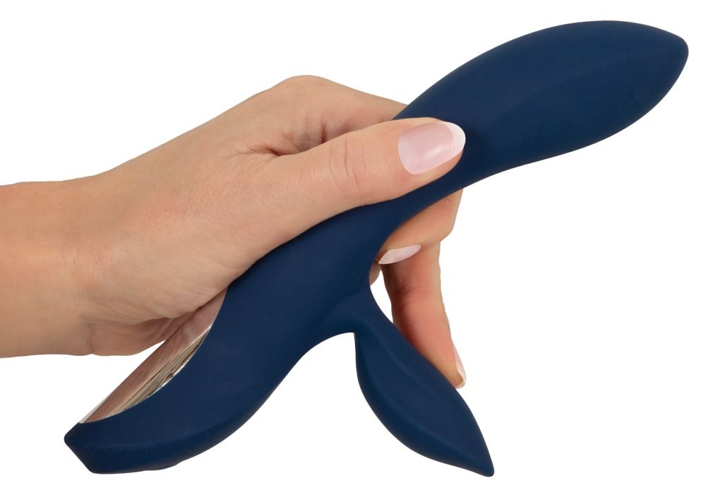 Dunkelblauer Vibrator in Hasenform, gehalten in einer Hand. Die Form ist ergonomisch.