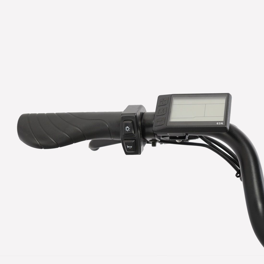 Lenker des Elektrofahrrads mit Bedienelementen und Display.