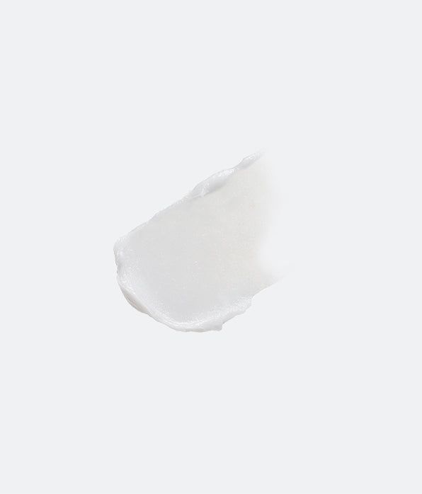 Klecks einer weißen Creme auf weißem Hintergrund. Die Creme hat eine glatte Textur und ist unregelmäßig geformt.