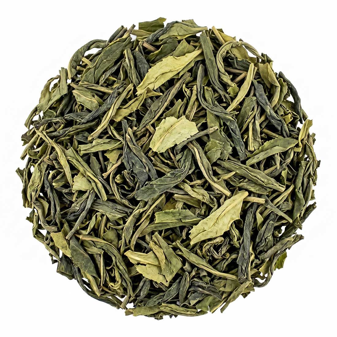 Getrocknete Blätter von Rauf Tee Grüner Tee China Chun Mee.