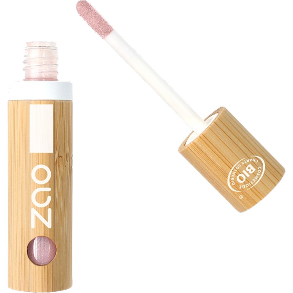 Lipgloss-Flakon aus Bambus mit Applikator. Der Applikator ist mit rosa Glanz gefüllt. Auf dem Flakon steht „ZAO“.