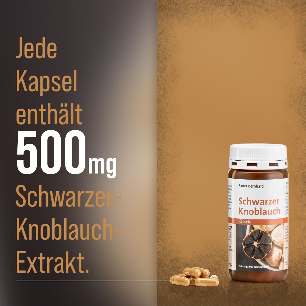 Braune Flasche mit Kapseln. Text: 500mg Schwarzer-Knoblauch-Extrakt. Marke: Sanct Bernhard. Kapseln liegen daneben.