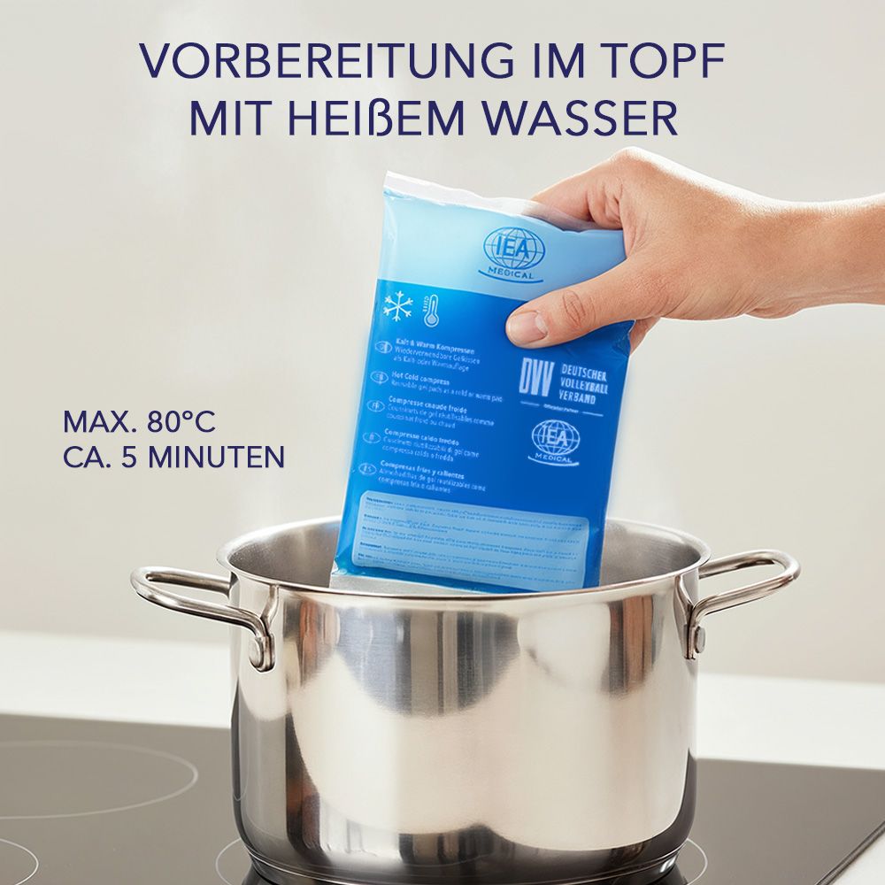 Kompresse in Topf mit heißem Wasser. Text: Max. 80°C, ca. 5 Minuten, DVV Deutscher Volleyball Verband.