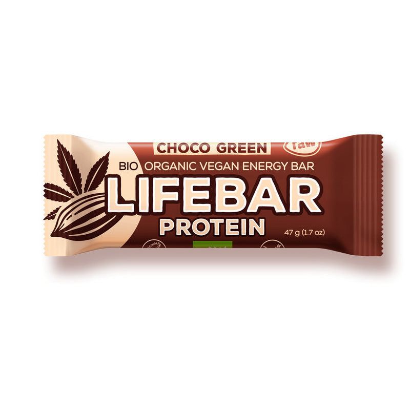 Riegel mit der Aufschrift "LIFEBAR PROTEIN". Aufschrift "Choco Green". Gewicht: 47 g. Verpackung mit braunen und cremefarbenen Elementen.