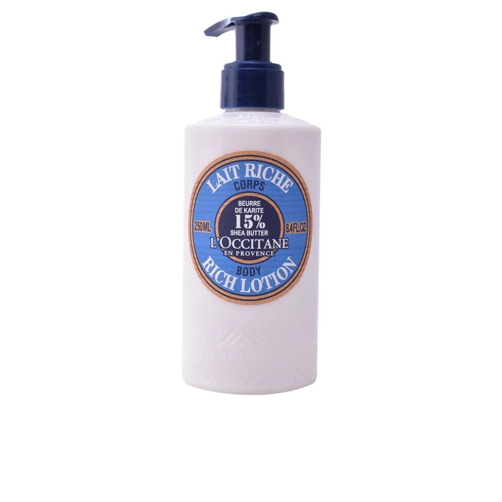 Weiße Flasche mit blauem Pumpkopf. Aufkleber mit Text: Lait Riche Corps, 15% Shea Butter, L'Occitane, Rich Lotion.
