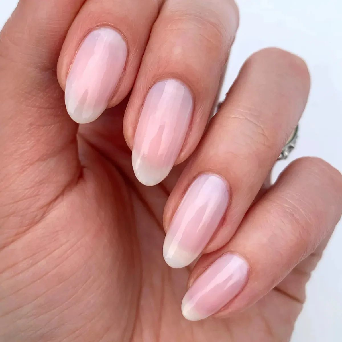 LONDONTOWN kur Illuminating Nail Concealer Nagelaufheller Original