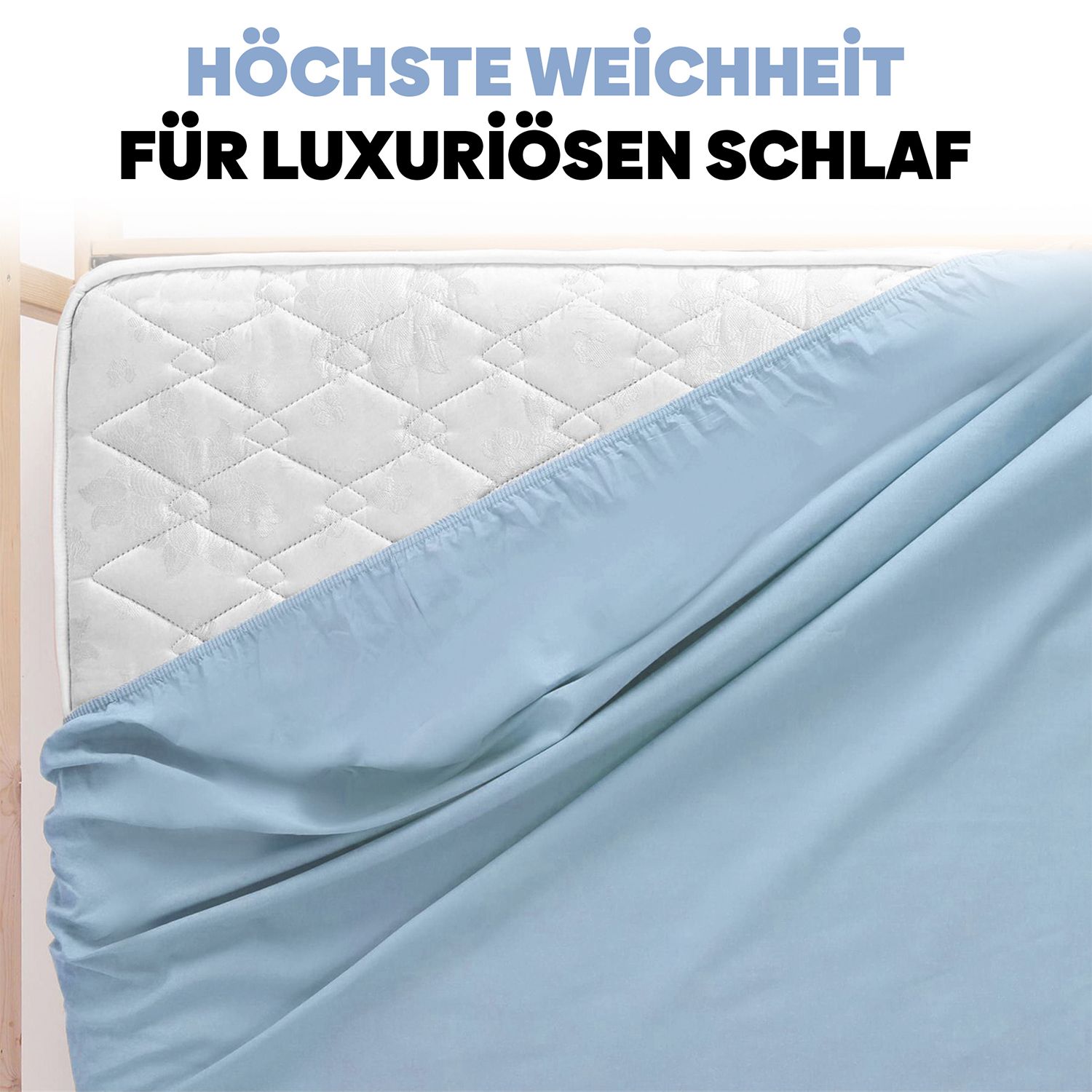 Hellblaues Spannbettlaken auf Matratze. Text: Höchste Weichheit für luxuriösen Schlaf.