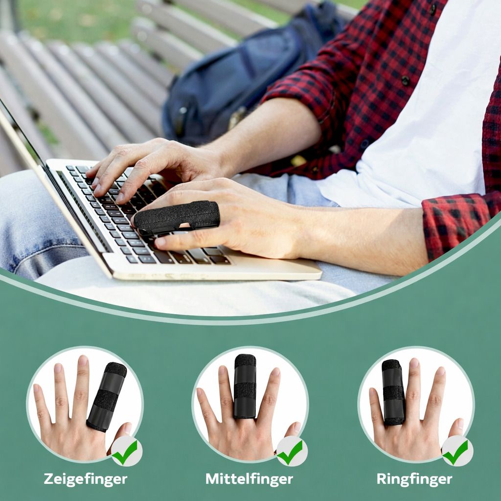 Person mit Fingerschiene am Zeigefinger, Mittelfinger und Ringfinger. Die Schiene ist schwarz und wird am Laptop verwendet.
