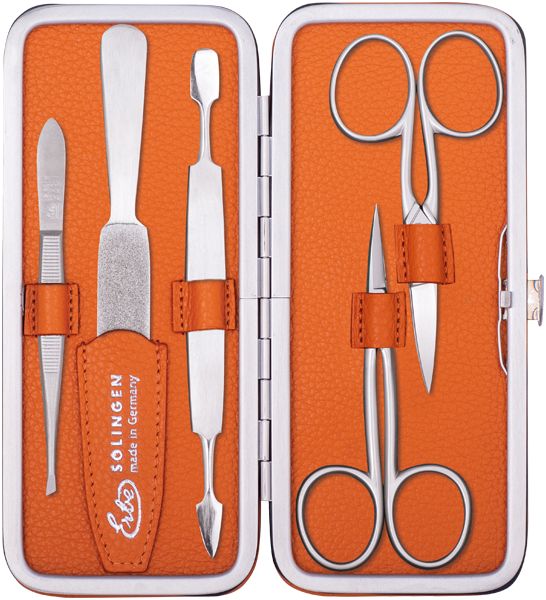 Offenes, orangefarbenes Etui mit Maniküre-Werkzeugen. Enthält Nagelschere, Pinzette, Nagelfeile und weitere Instrumente. Marke: Erbe.