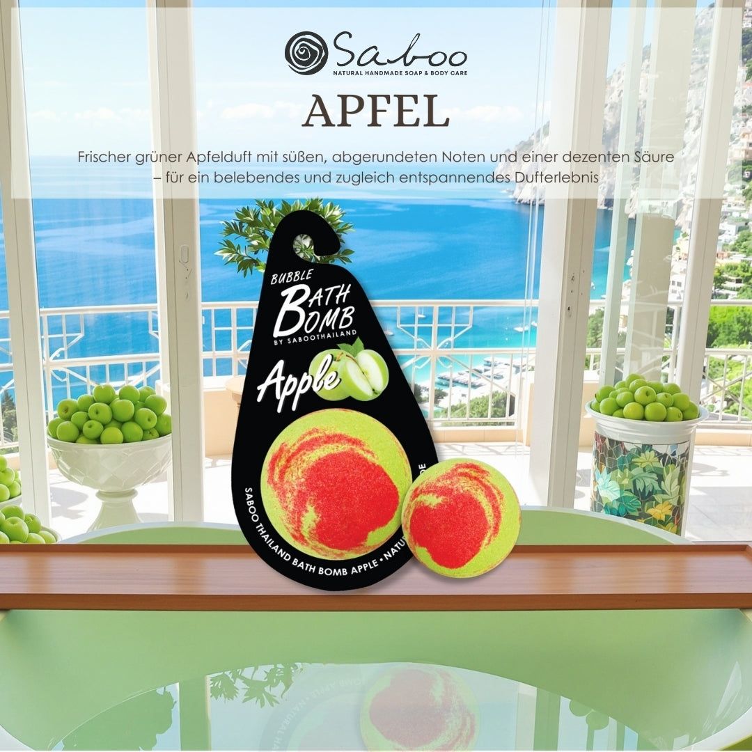 Badewanne mit Apfel-Bad Bomben. Blick durch Fenster. Text: SABOO, Bubble Bath Bomb, Apfel.