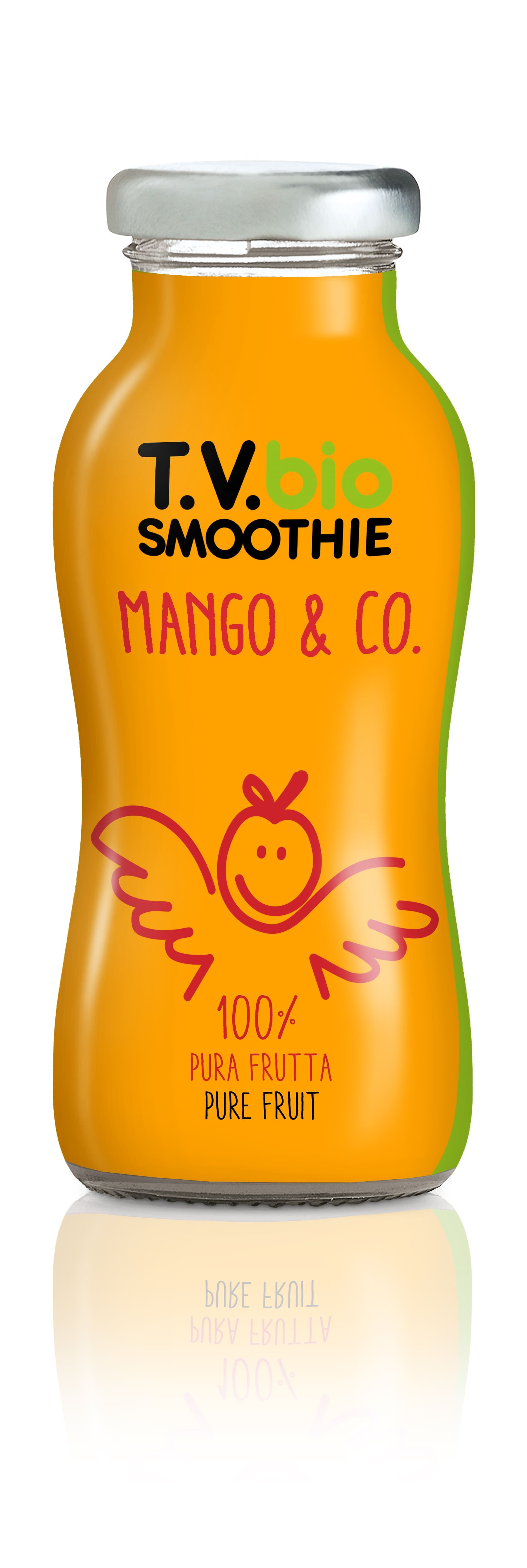 Flasche mit Mango & Co. Smoothie. Aufschrift: T.V. bio Smoothie, 100% Pura Frutta Pure Fruit. Roter Aufdruck mit Figur.