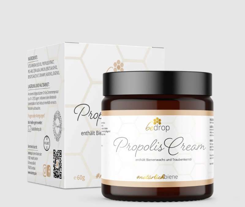 Glasdose mit "Propolis Cream" und Kartonverpackung. Dose und Verpackung mit "be drop" Logo. Enthält Bienenwachs und Traubenkernöl.