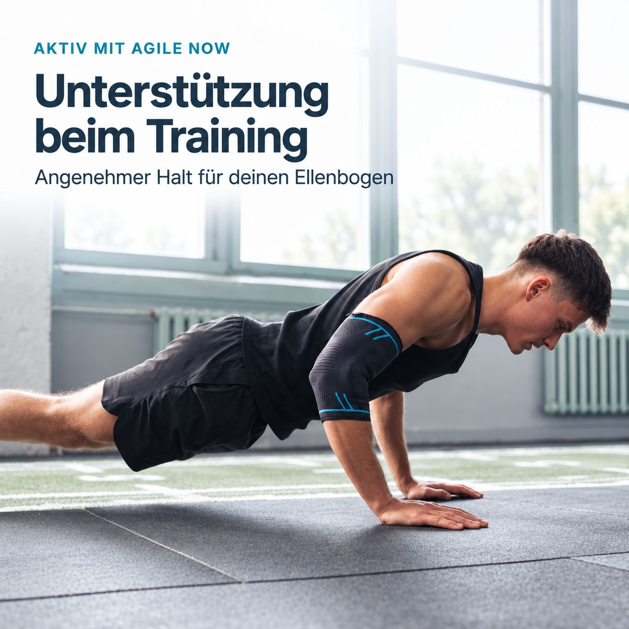Mann macht Liegestütze mit Ellenbogenbandage, die Unterstützung beim Training zeigt.