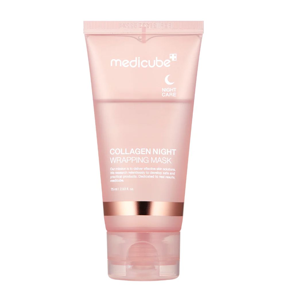 Eine einzelne rosa Tube "Collagen Night Wrapping Mask" von Medicube steht auf einem Podest.
