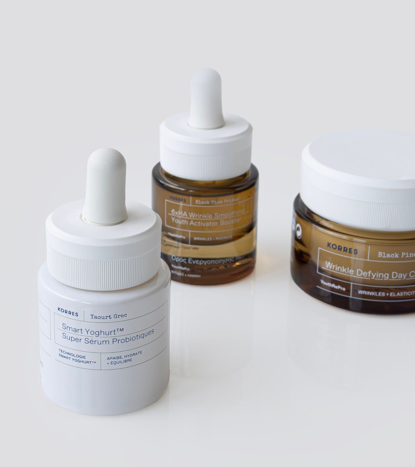 Weiße Flasche mit Pipettenaufsatz, beschriftet mit 'Smart Yoghurt Super Sérum Probiotiques'.