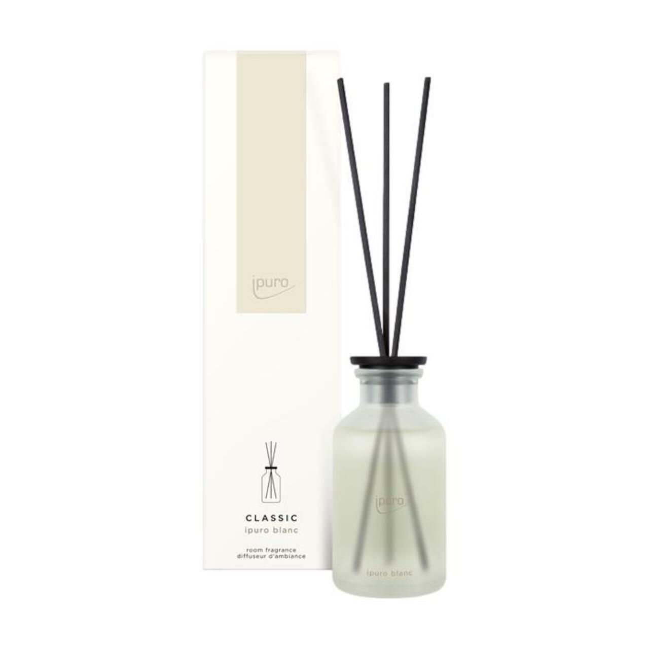 Glasflakon mit schwarzen Stäbchen und Verpackung. Aufschrift: Ipuro, Classic Blanc.