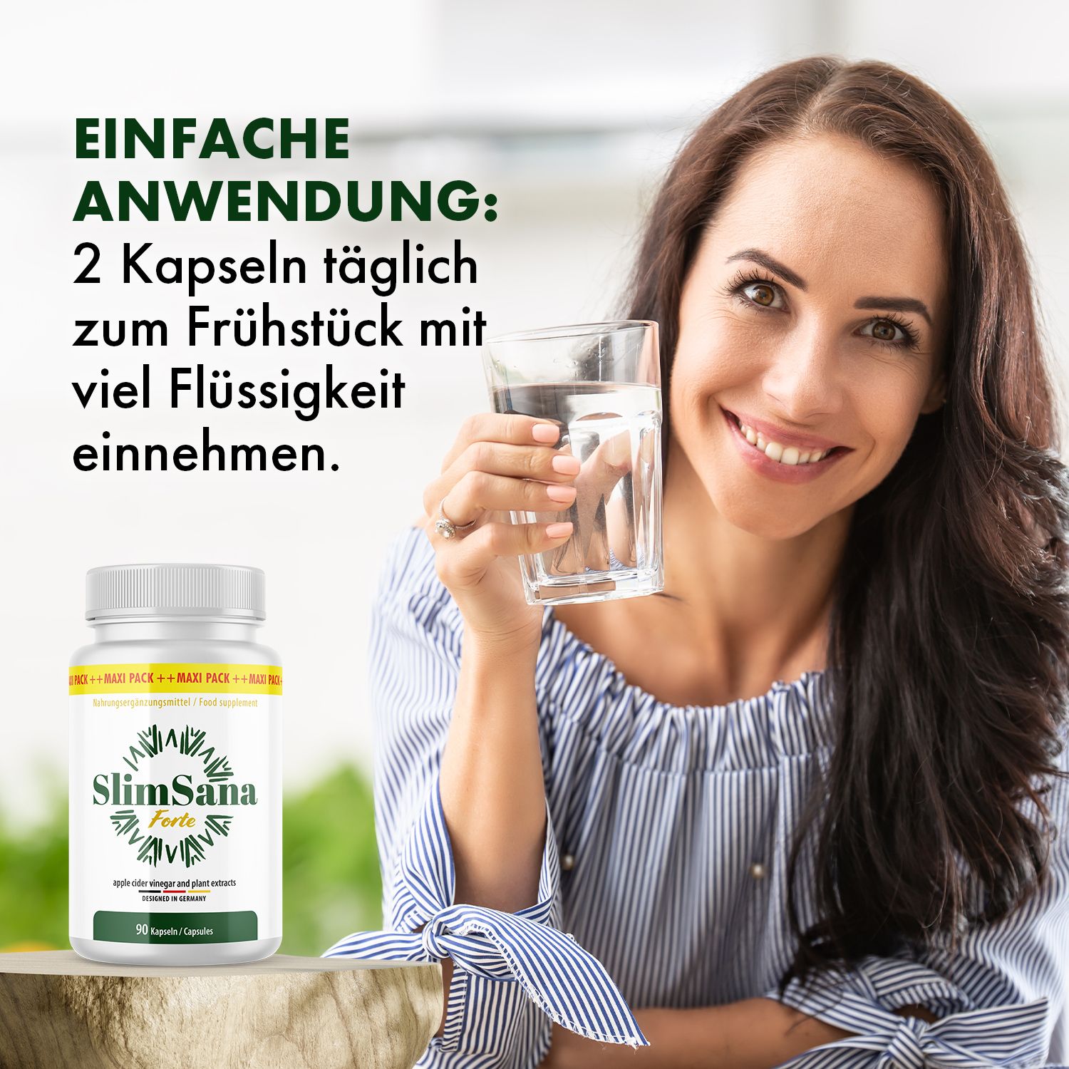 Frau hält Glas Wasser und SlimSana Forte Flasche. Aufschrift: 2 Kapseln täglich zum Frühstück. Flasche: 90 Kapseln. Text: Apfelessig und Pflanzenextrakte.