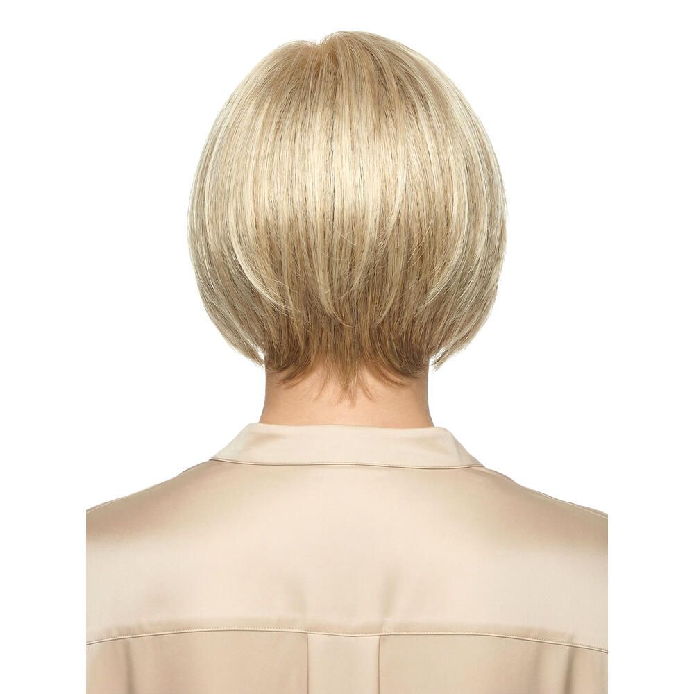 Perücke Victoria, blond, mit Pony. Rückansicht. Kurzes, gestuftes Haar.