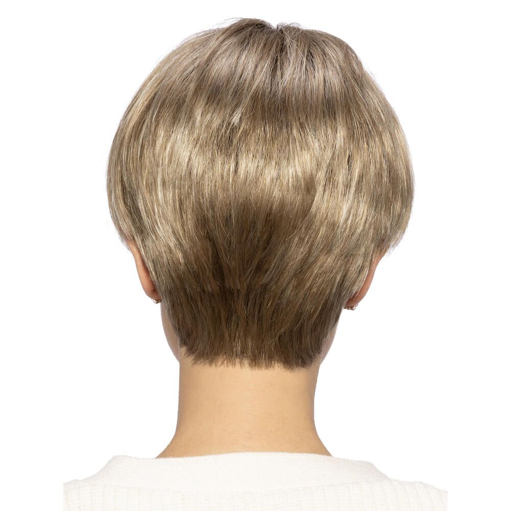 Kurzhaarperücke in Blondtönen. Rückansicht. Die Perücke hat einen geraden Schnitt und bedeckt den Nacken.