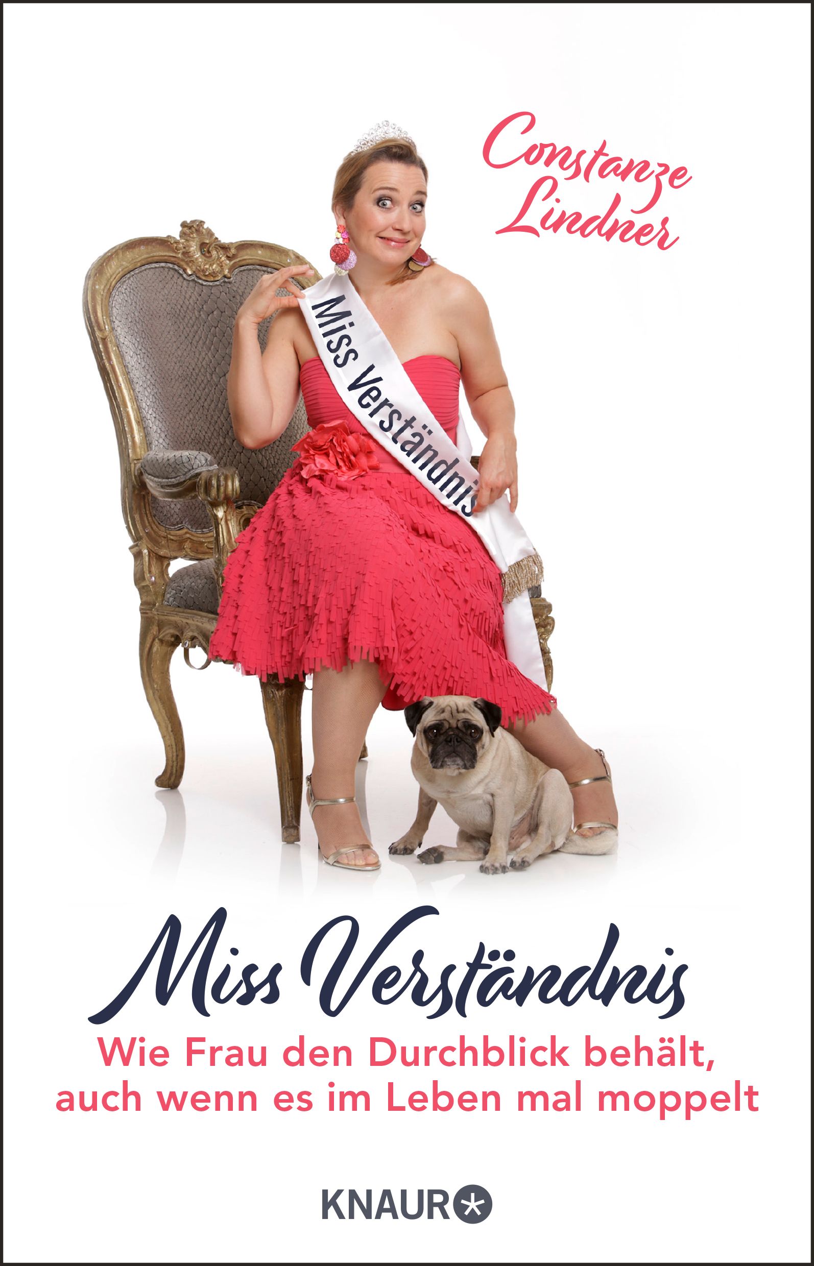 Buchcover: Frau mit Krone und Schärpe "Miss Verständnis" sitzt auf Stuhl, Hund zu Füßen. Titel und Autorin sichtbar.